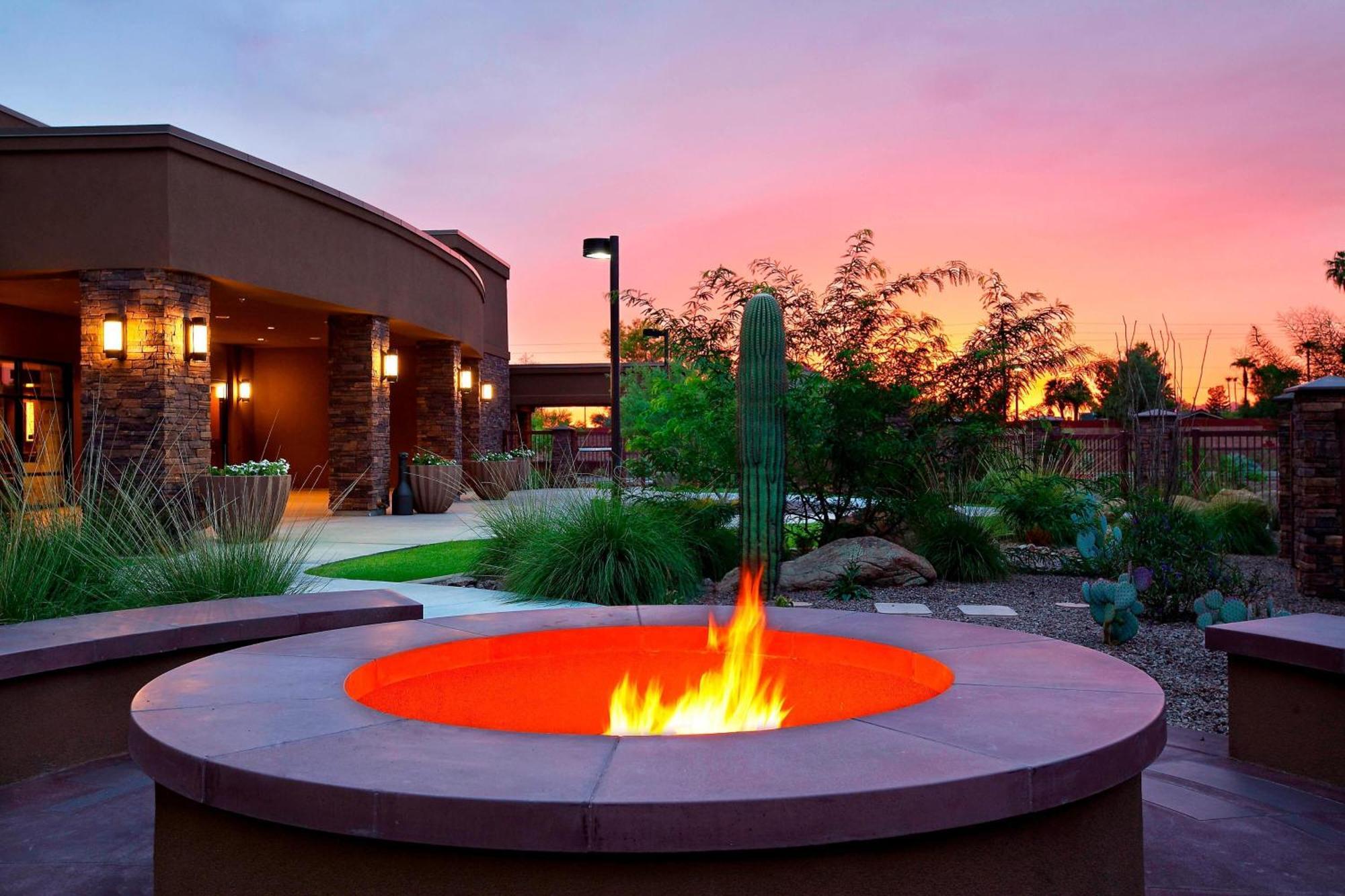 Courtyard By Marriott Scottsdale Salt River Exterior foto