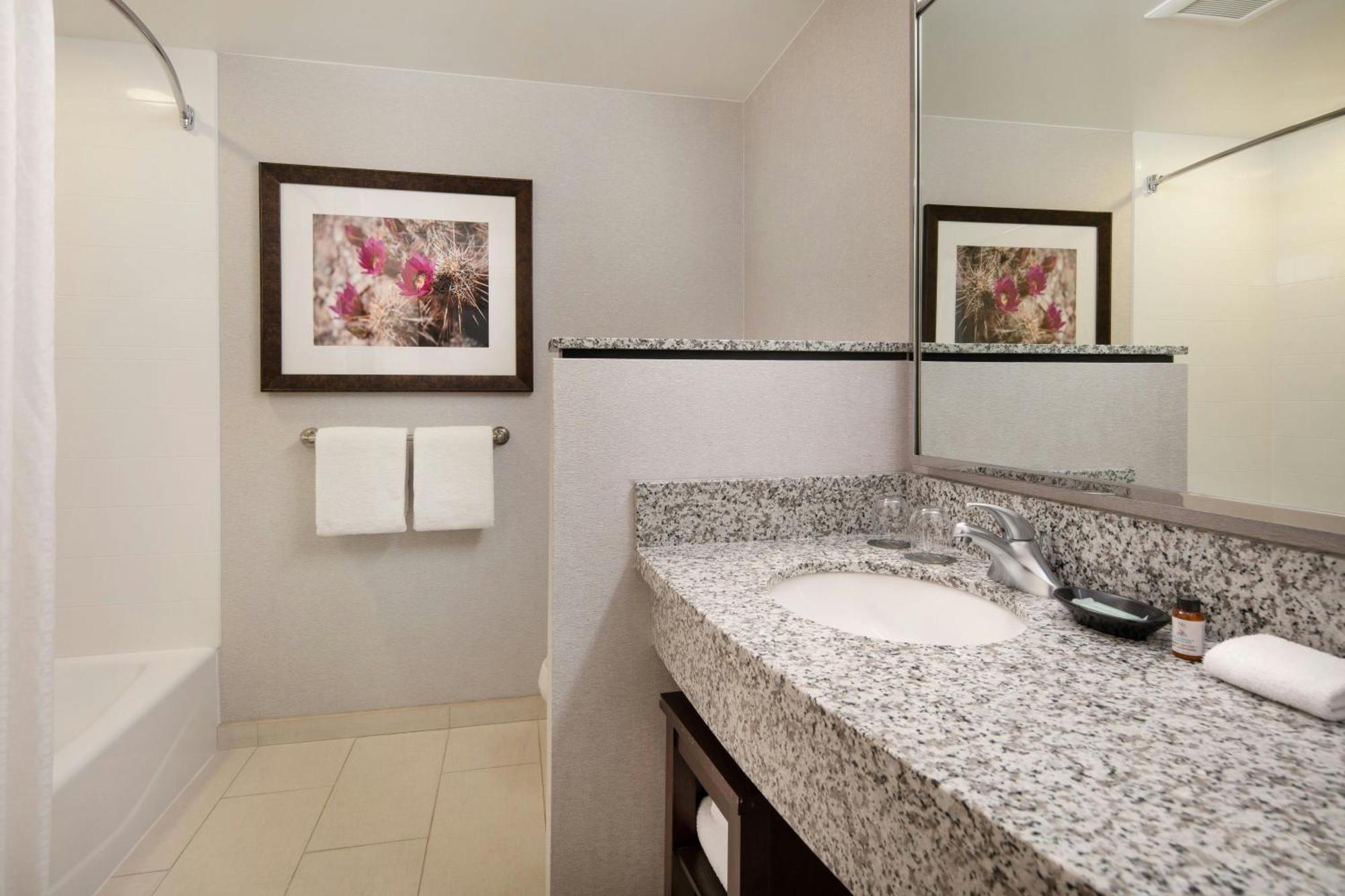 Courtyard By Marriott Scottsdale Salt River Exterior foto